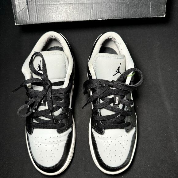 Size 5 - Nike Air Jordan 1 Low GS Smoke Grey 2020 Shoes - Picture 4 of 8